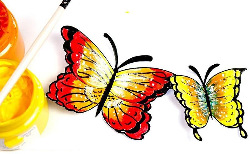 花丛里的蝴蝶儿童画